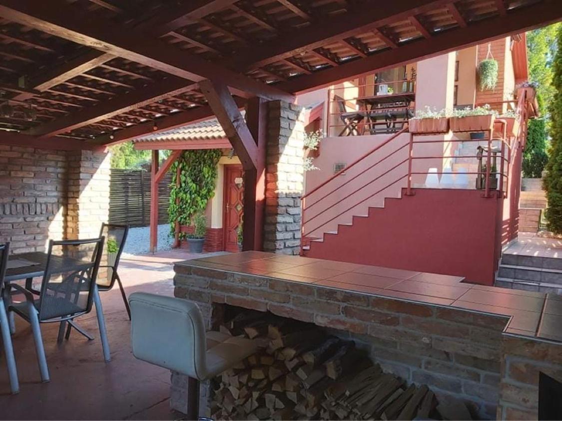 Nyirjes Vendeghaz Hotel Balassagyarmat Exterior foto