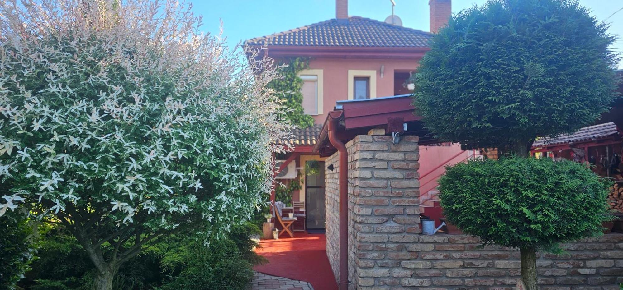 Nyirjes Vendeghaz Hotel Balassagyarmat Exterior foto